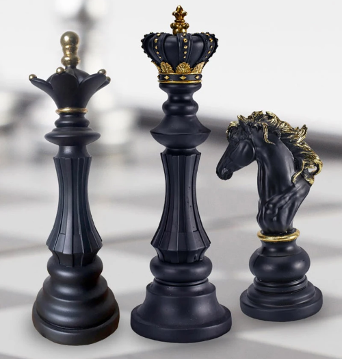 Lisslune | Black and Gold Decorative Chess Pieces Set