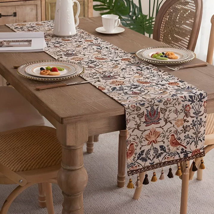 Lisslune | Elegant table runner with flower and bird design