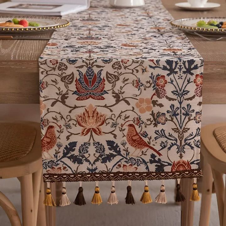 Lisslune | Elegant table runner with flower and bird design