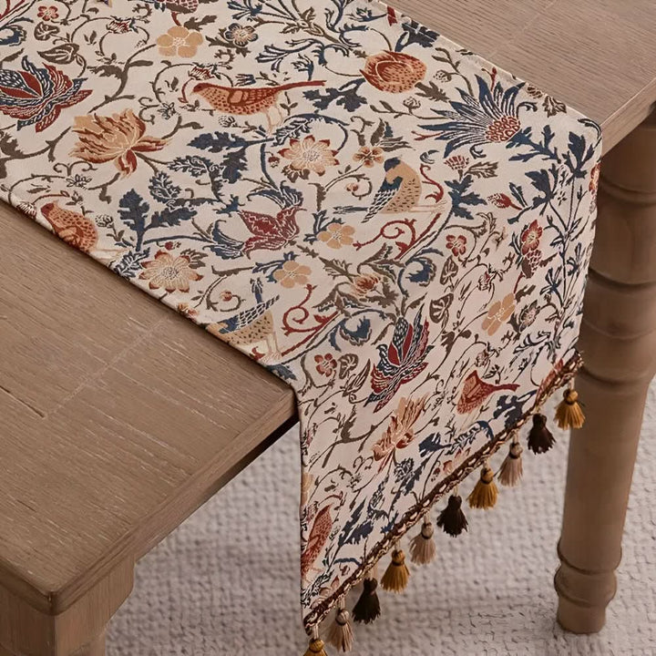 Lisslune | Elegant table runner with flower and bird design