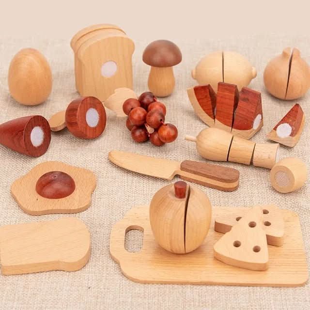 Lisslune | Children's kitchen made of wood in log design