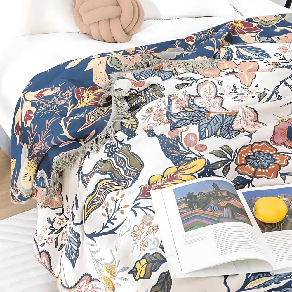 Lisslune | Rustic cotton blanket with floral pattern, reversible design