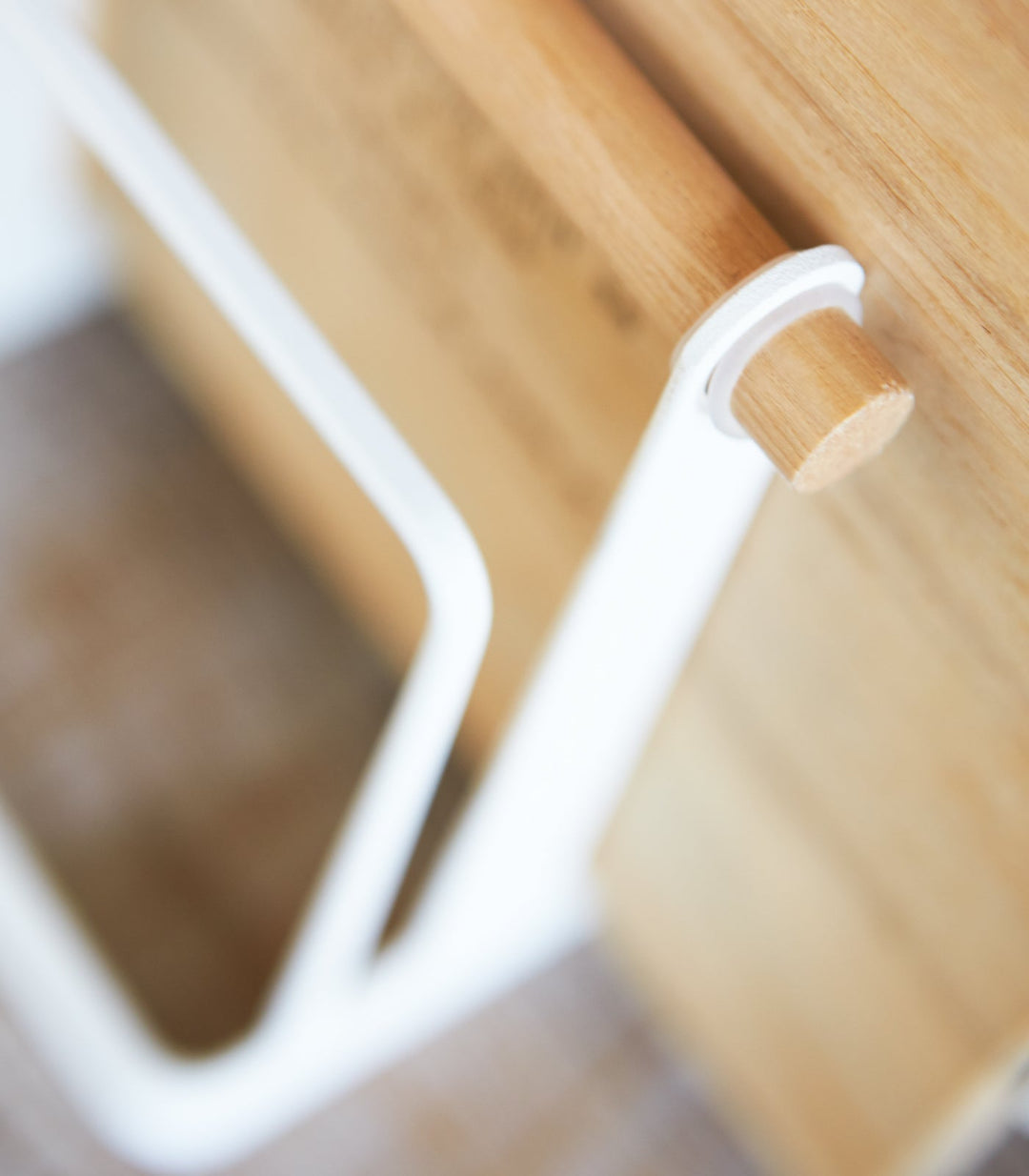 Lisslune | Cutting board stand - Steel + Wood