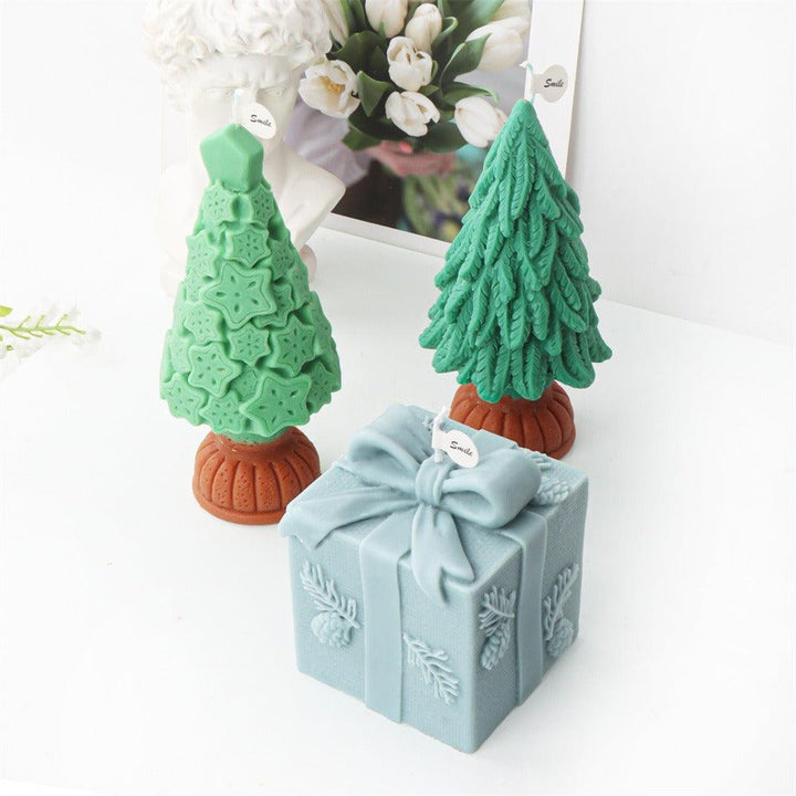 Lisslune | Magical Christmas Candle Making Kit with Santa Themed Packaging & Fragrant Decorations
