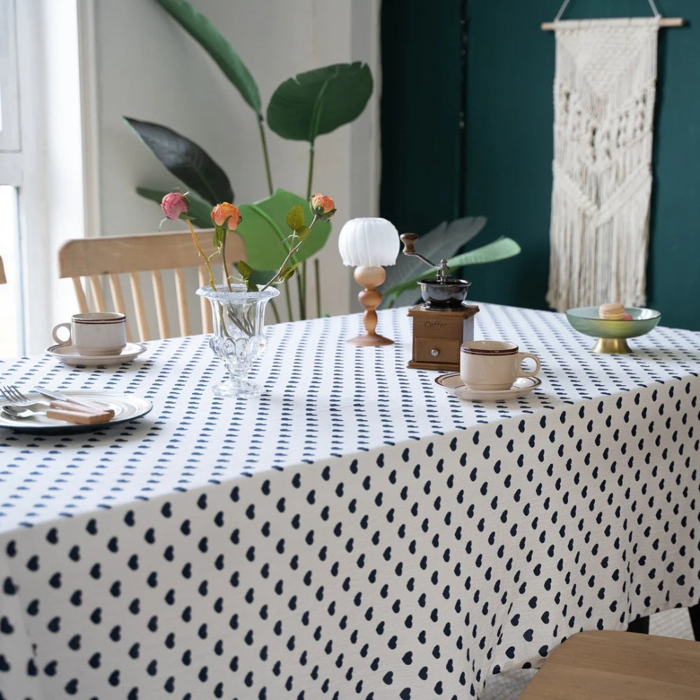 Lisslune | Dotted Heart Table Cloth