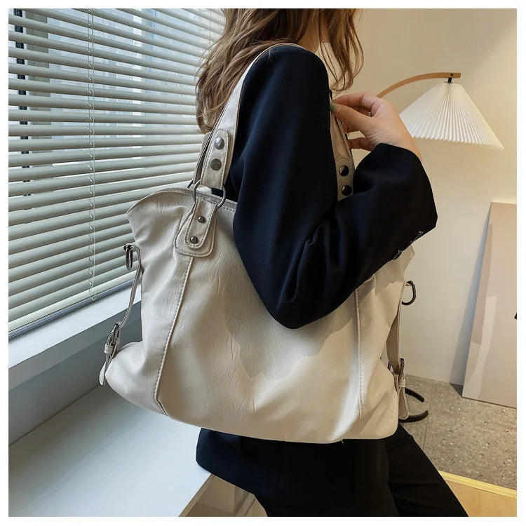 Lisslune | Retro-inspired tote bag with smooth synthetic leather and classic seam detailing
