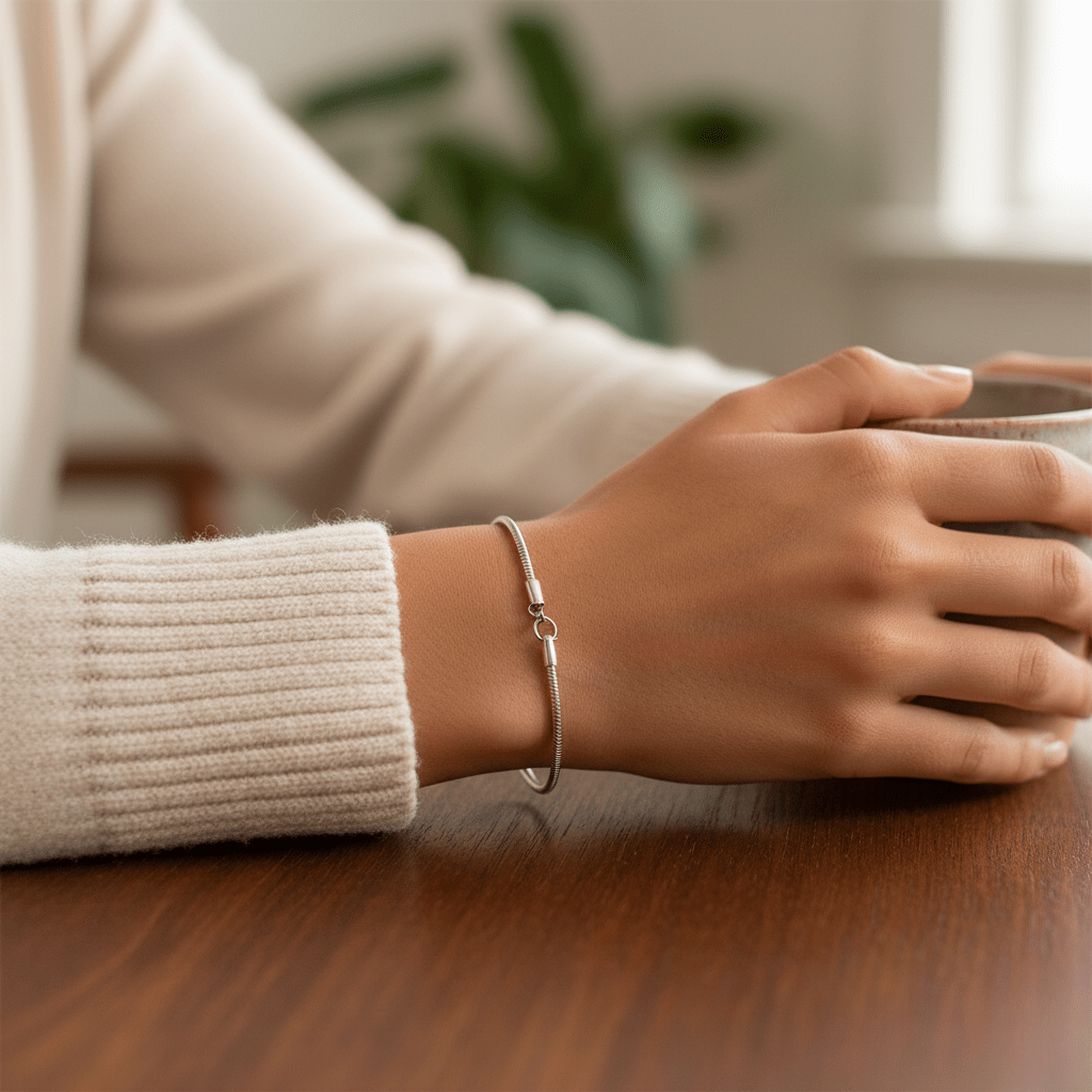 Lisslune | Minimalistic watch with elegant snake buckle