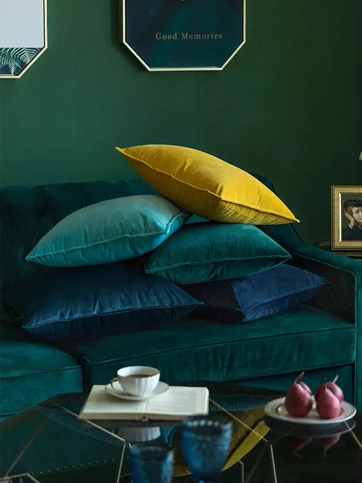 Lisslune | VelvetLuxe – Elegant velvet cushion cover with refined details