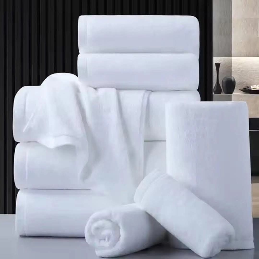 Lisslune | Hotel White Towels
