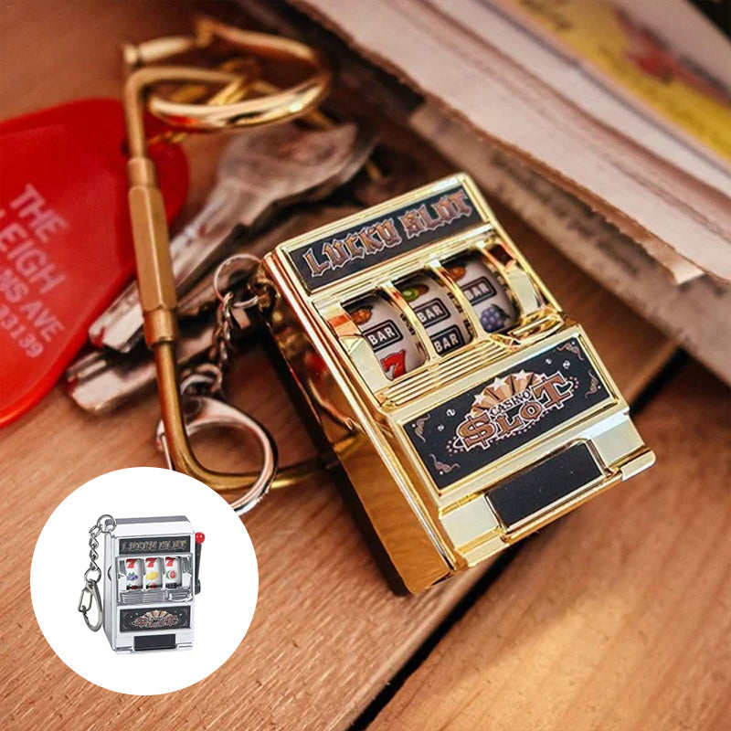 Lisslune | Keychain designed as a slot machine
