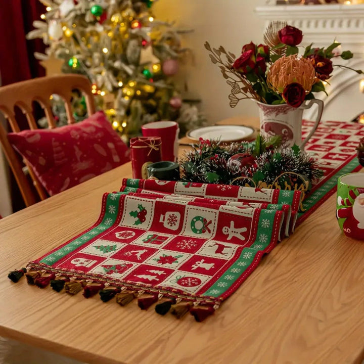 Lisslune | Festive Charm Holiday Table Runner