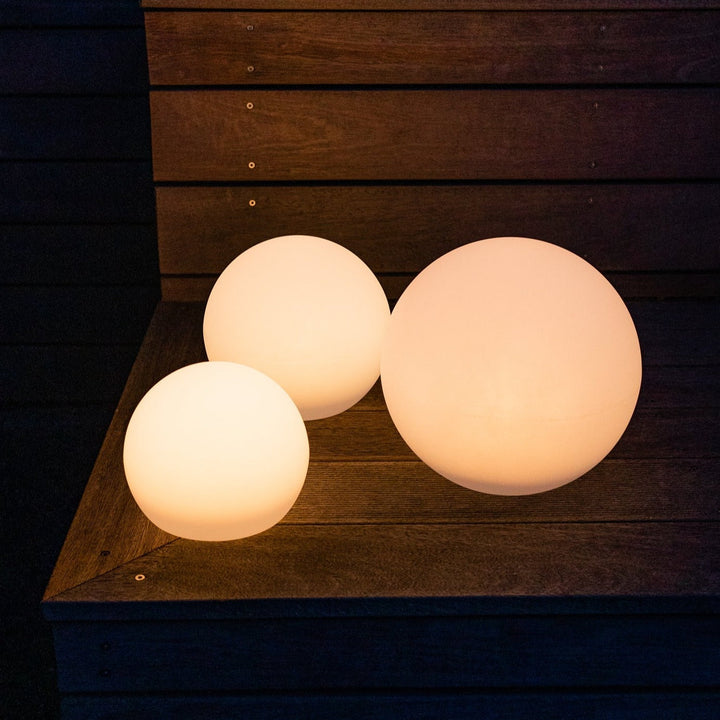 Lisslune | Weatherproof Round LED Garden Light with 16 Colors and Remote Control - Perfect for Garden, Porch & Party