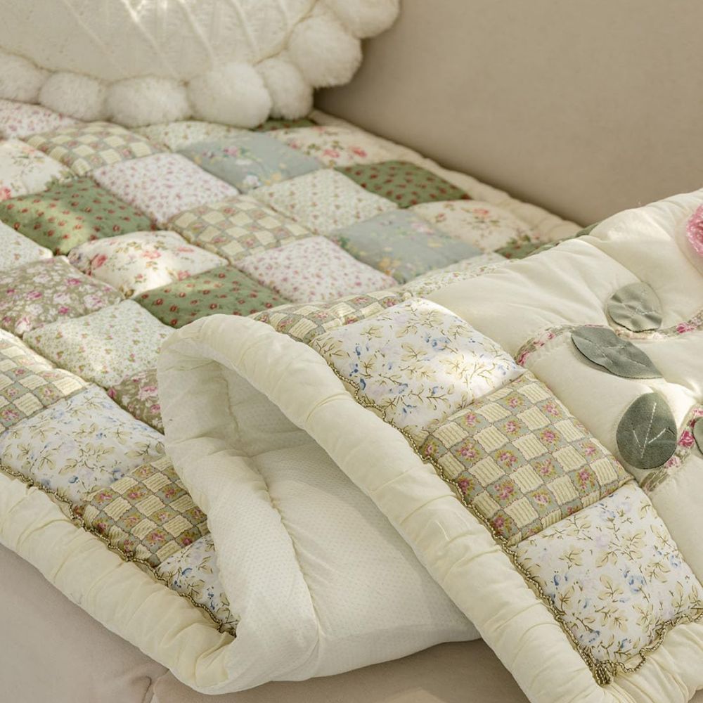 Lisslune | Floral Bloom Quilted Sofa Cover