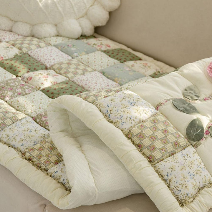 Lisslune | Floral Bloom Quilted Sofa Cover