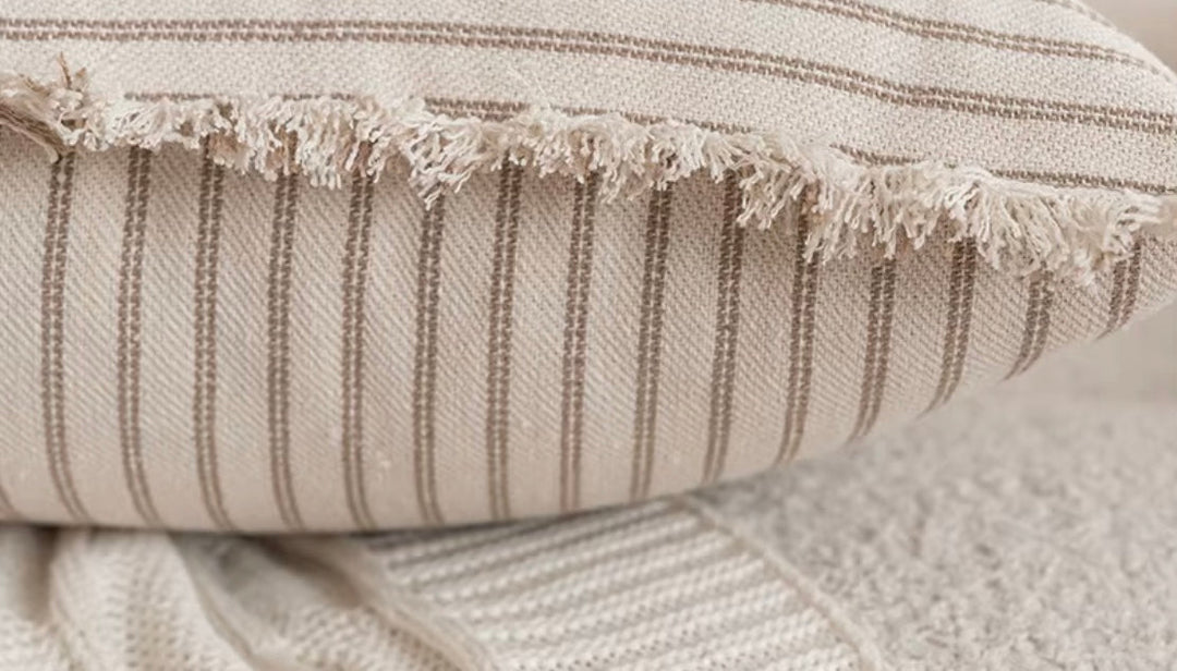 Lisslune | Elegant Pillowcase with Jacquard Pattern and Fringes - Cotton-Linen Blend
