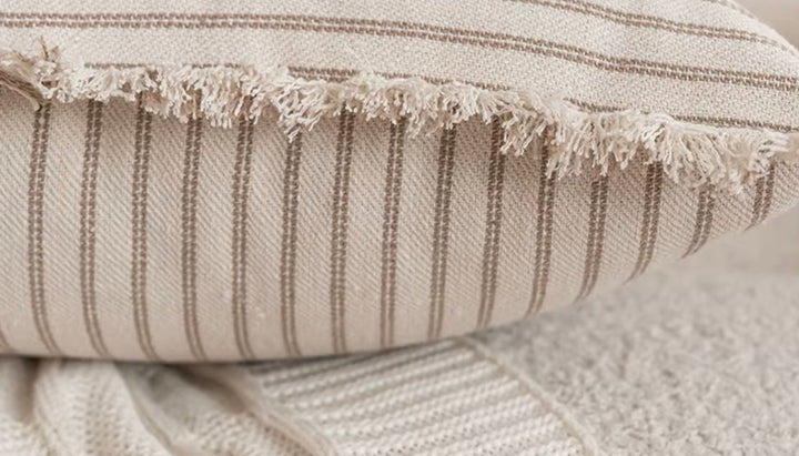 Lisslune | Elegant Pillowcase with Jacquard Pattern and Fringes - Cotton-Linen Blend