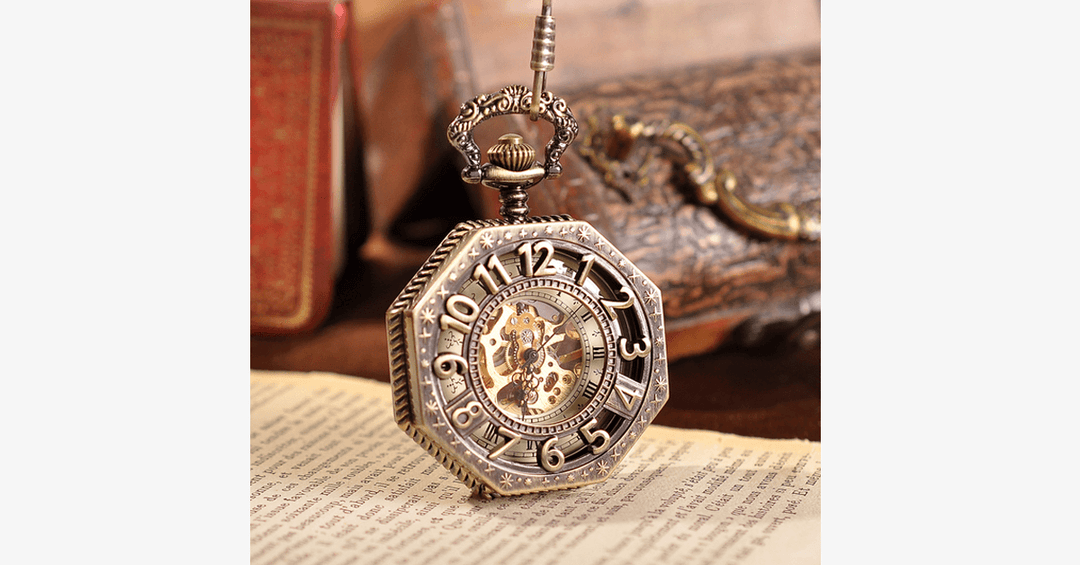 Lisslune | Golden Treasure Mechanical Pocket Watch - Vintage and Antique Look with an Admirable Design