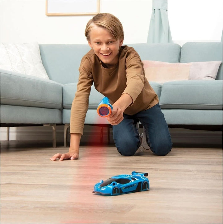 Lisslune | Laser-controlled wall climbing RC car