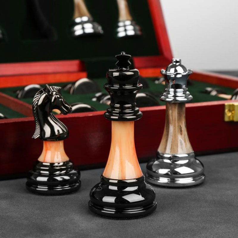 Lisslune | Luxurious chess set made of metal with a large 45 cm wooden board