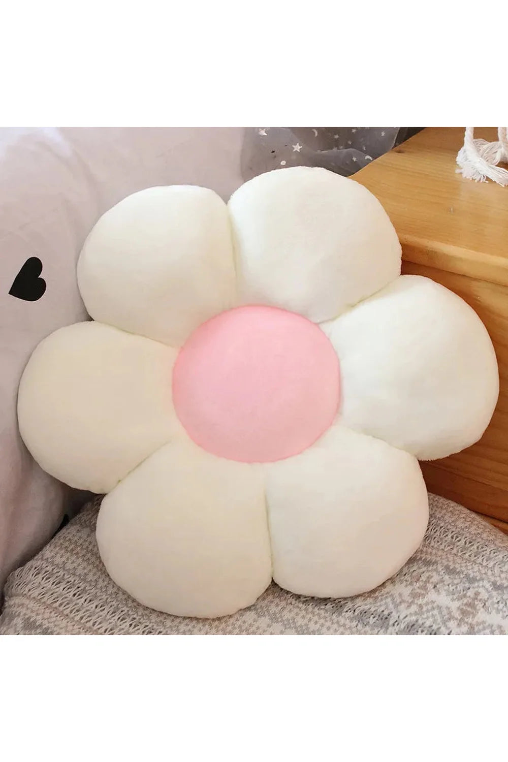 Lisslune | Daisy-shaped cushion