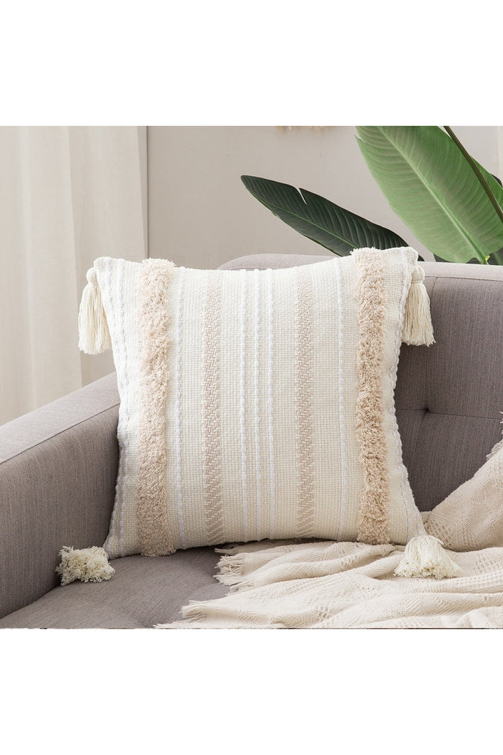 Lisslune | tufted cushion cover