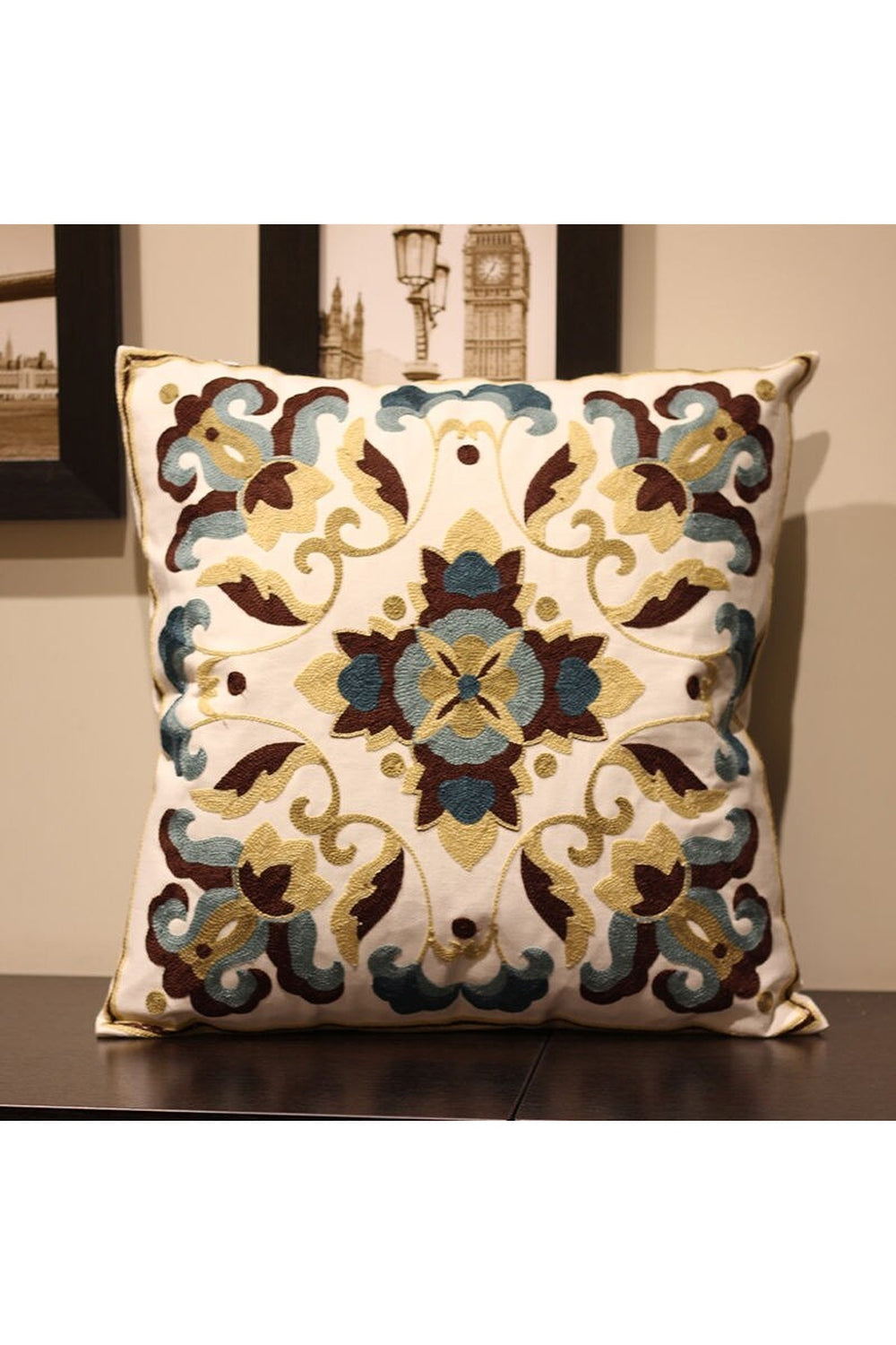 Lisslune | Flower Accent Cushion