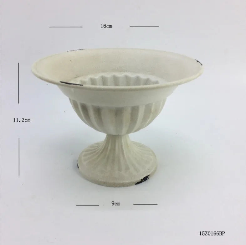 Lisslune | European Vintage Chalice Vase Made of Iron