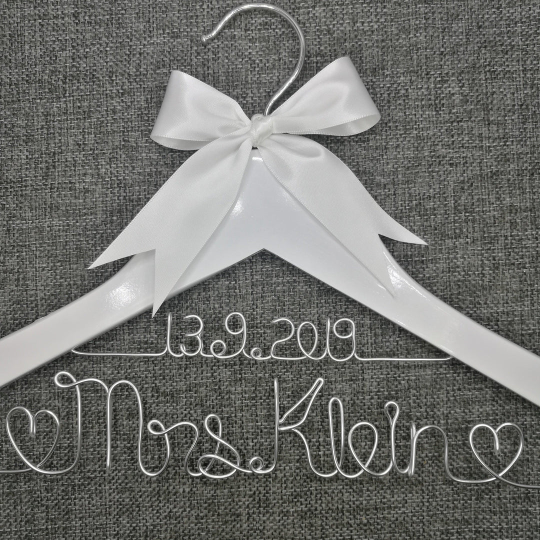 Lisslune | Custom Engraved Wooden Hanger for Bridesmaids - Unforgettable Keepsake for Bridesmaids