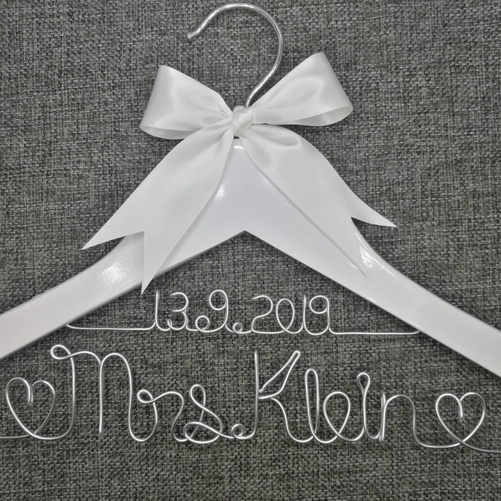 Lisslune | Custom Engraved Wooden Hanger for Bridesmaids - Unforgettable Keepsake for Bridesmaids