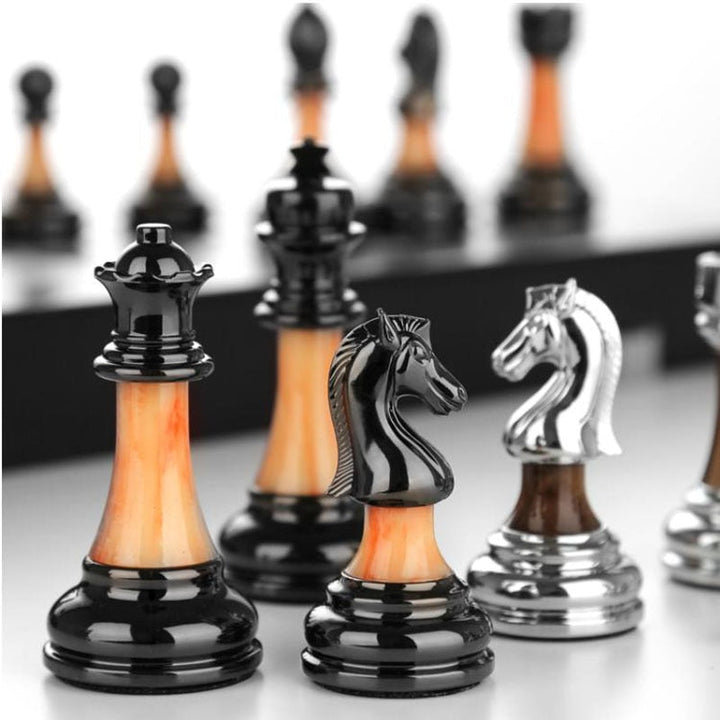 Lisslune | Luxurious chess set made of metal with a large 45 cm wooden board
