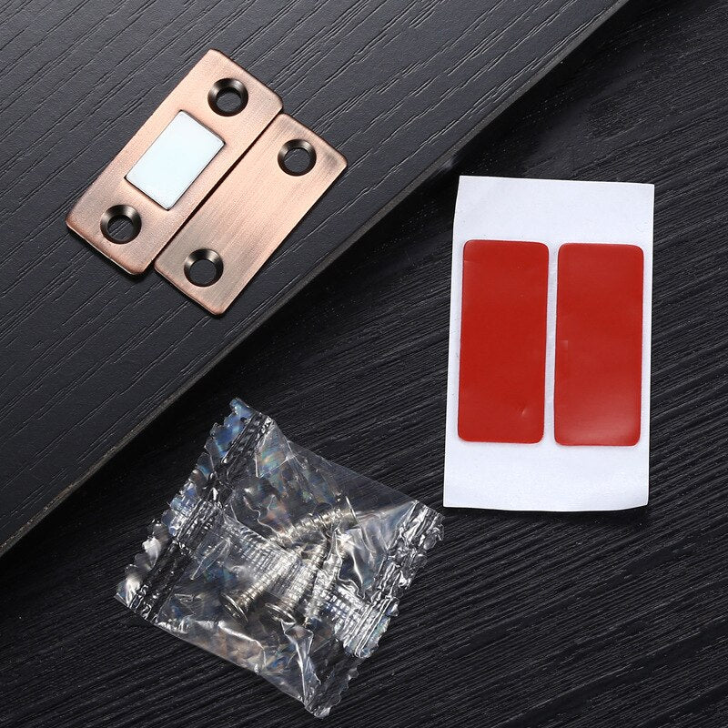Lisslune | Self-adhesive magnetic door closer