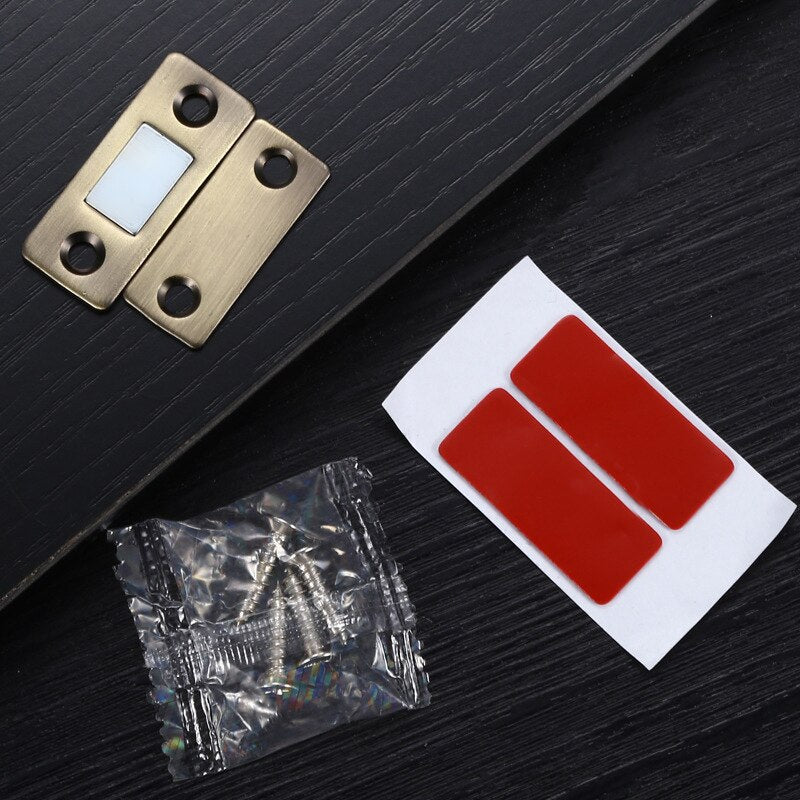 Lisslune | Self-adhesive magnetic door closer