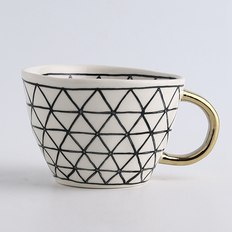 Lisslune | Cup with abstract geometric pattern and gold handle
