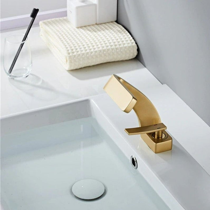 Lisslune | AquaArc Modern Kitchen Faucet