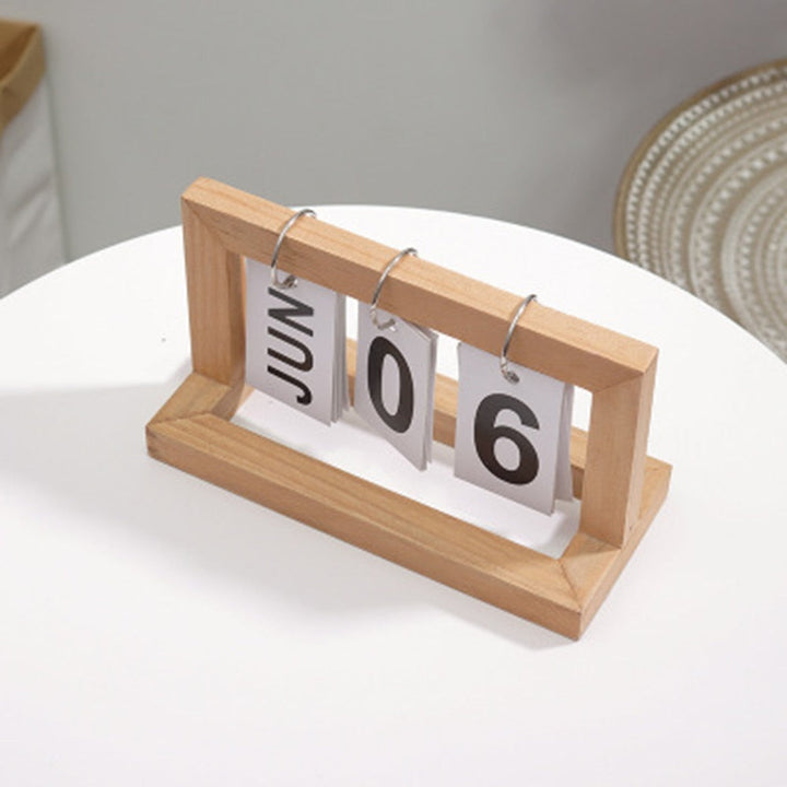 Lisslune | Wooden Flip Desktop Daily Calendar