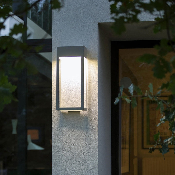 Lisslune | SolarAura – Smart Solar Wall Lamp for the Garden