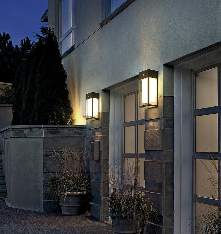 Lisslune | SolarAura – Smart Solar Wall Lamp for the Garden