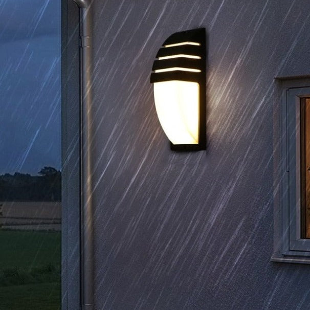 Lisslune | LumeArc Modern Outdoor Wall Light – Timeless Design with Elegant Arch Shape