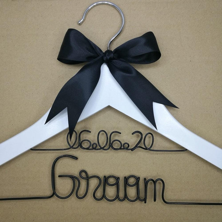 Lisslune | Custom Engraved Wooden Hanger for Bridesmaids - Unforgettable Keepsake for Bridesmaids