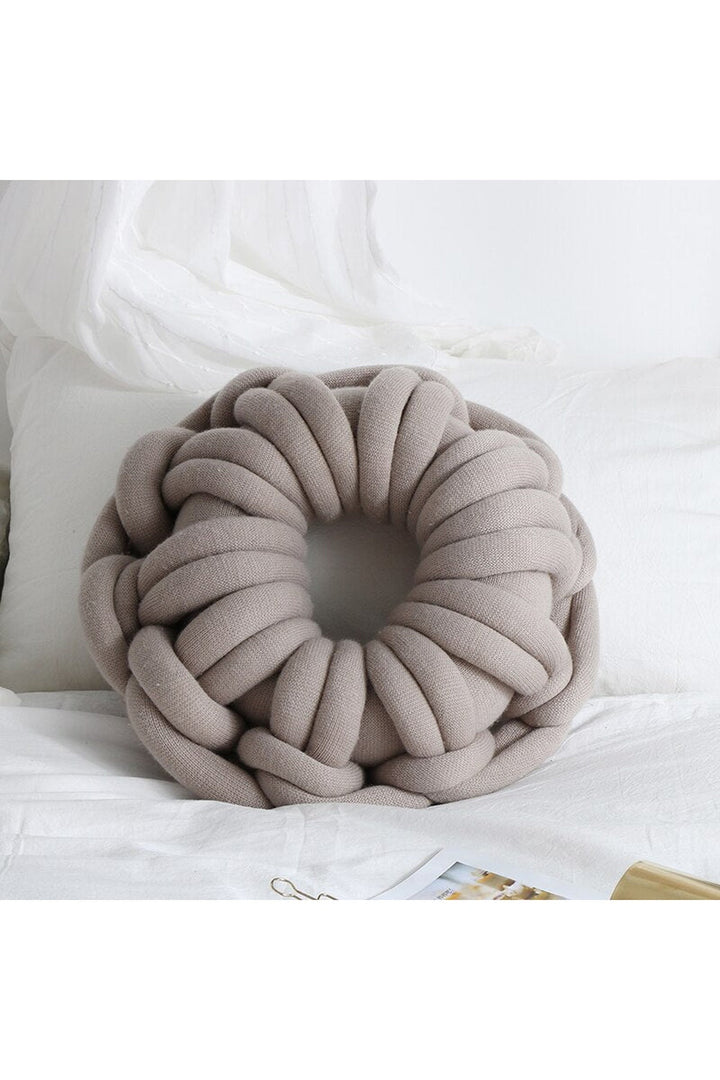 Lisslune | Yarn Knot Pillow