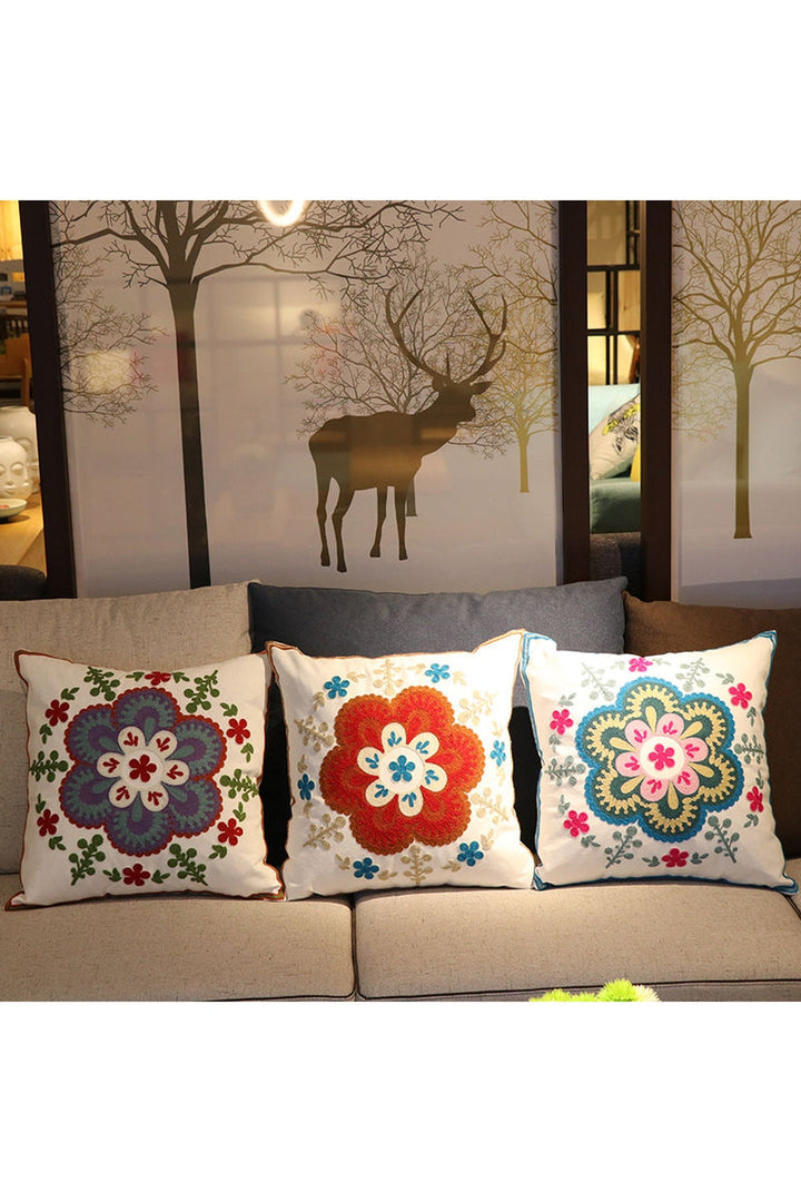 Lisslune | Flower Accent Cushion