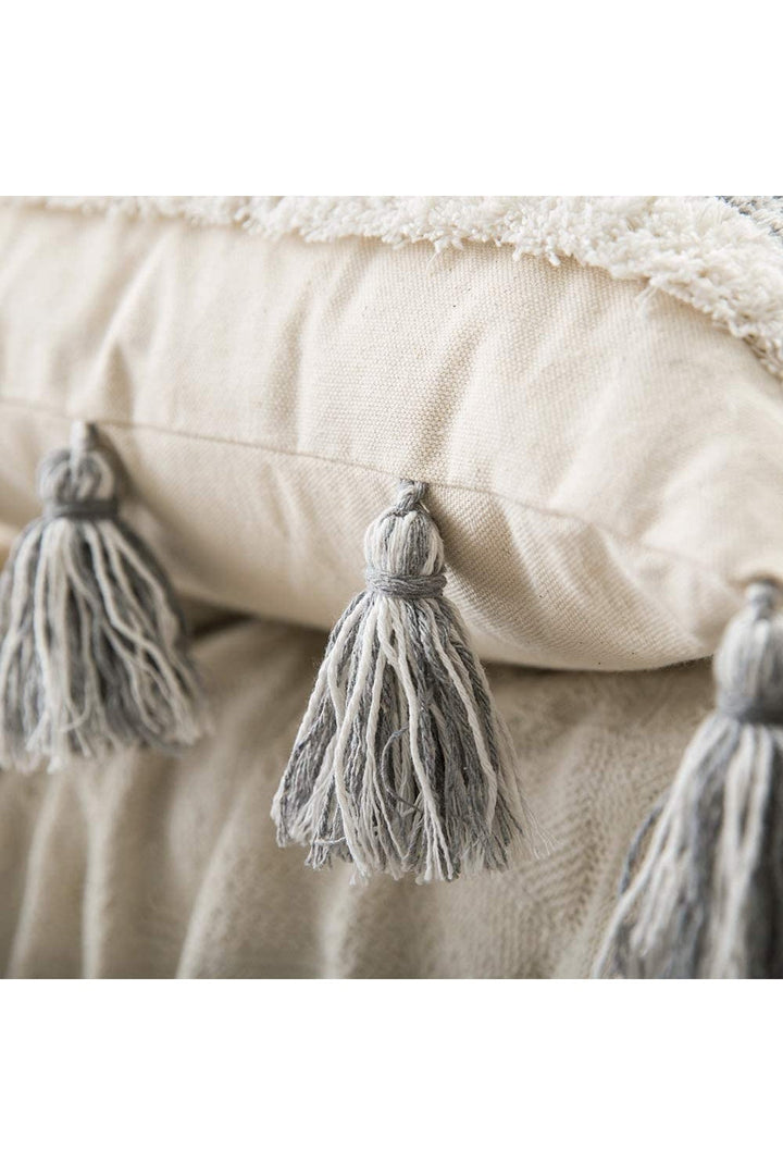Lisslune | tufted cushion cover