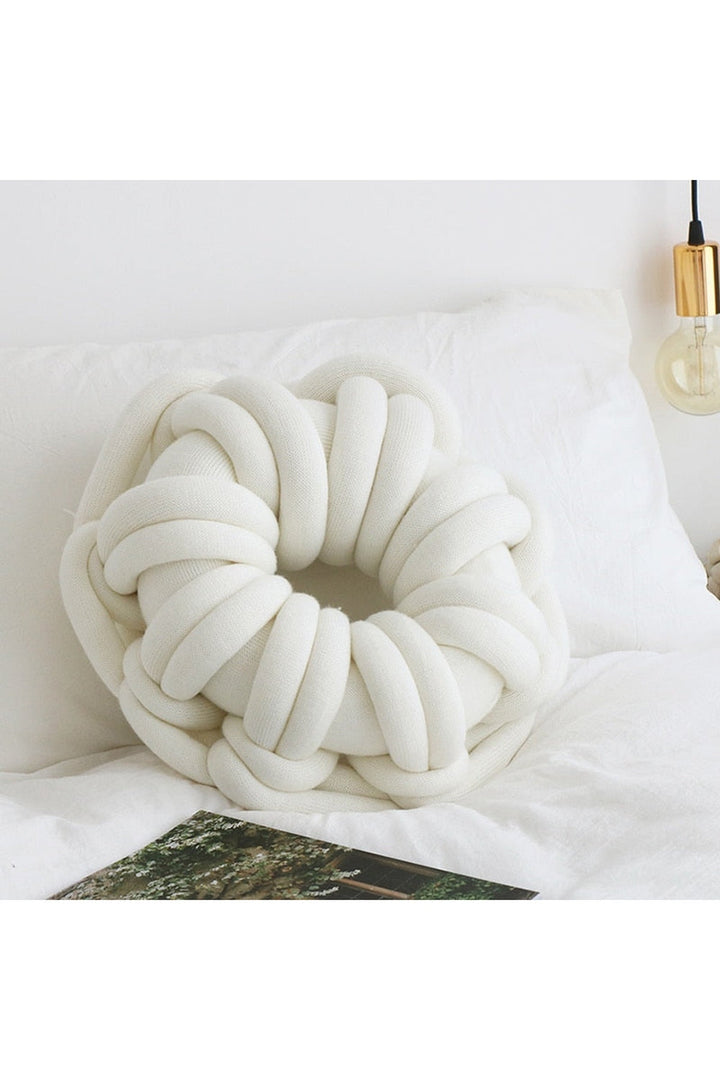 Lisslune | Yarn Knot Pillow