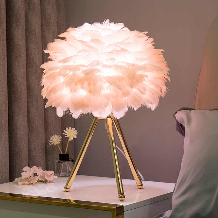 Lisslune | Table Lamp - FeatherLux - Dimmable Light - Elegant Feather Design