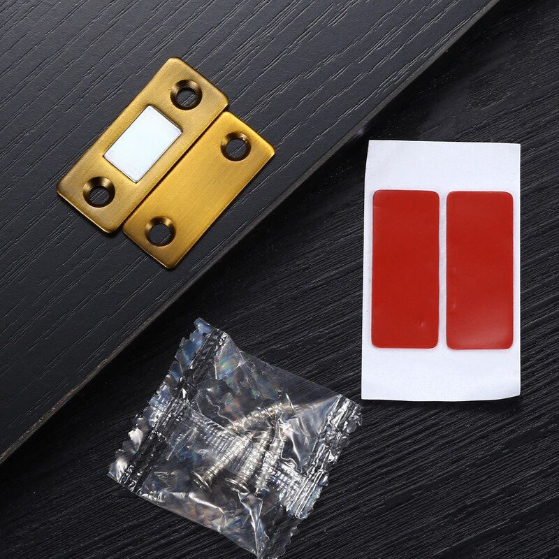 Lisslune | Self-adhesive magnetic door closer