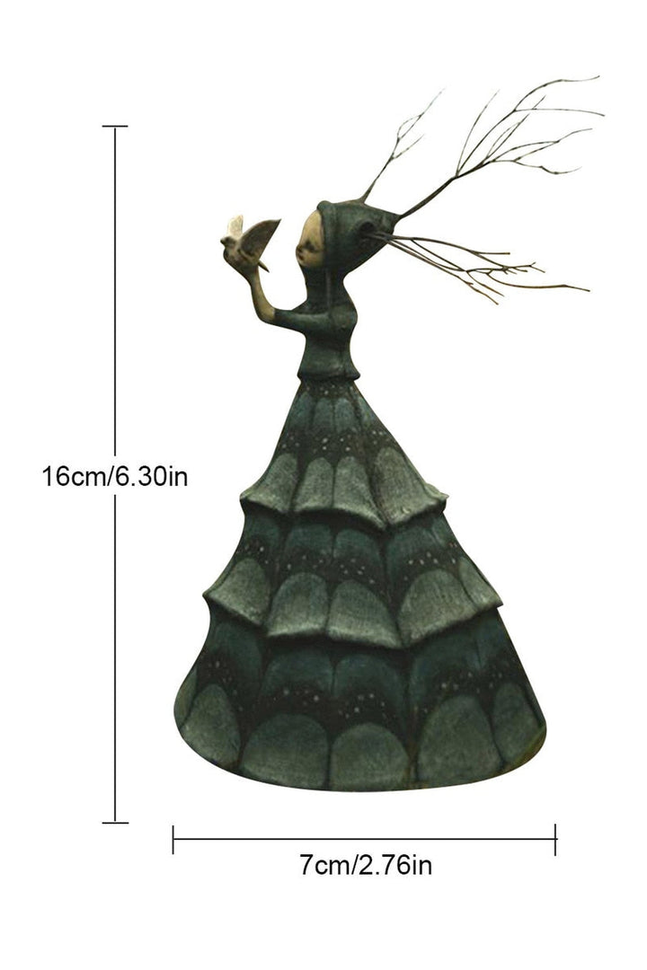 Lisslune | Creepy Statue