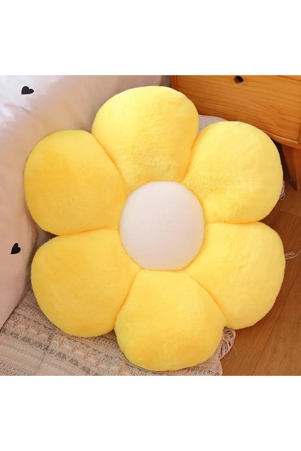 Lisslune | Daisy-shaped cushion