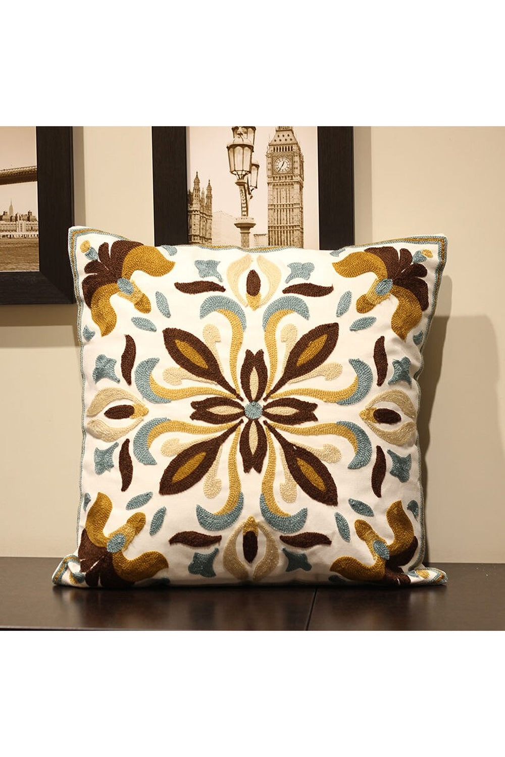 Lisslune | Flower Accent Cushion