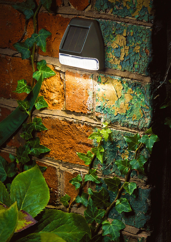 Lisslune | SolarAura – Chic Solar Outdoor Light for a Warm Glow