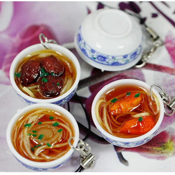 Lisslune | Charming porcelain noodle bowl keychain – Playful food accessory